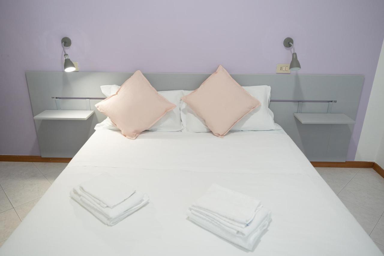 Hotel The Sea Римини Екстериор снимка