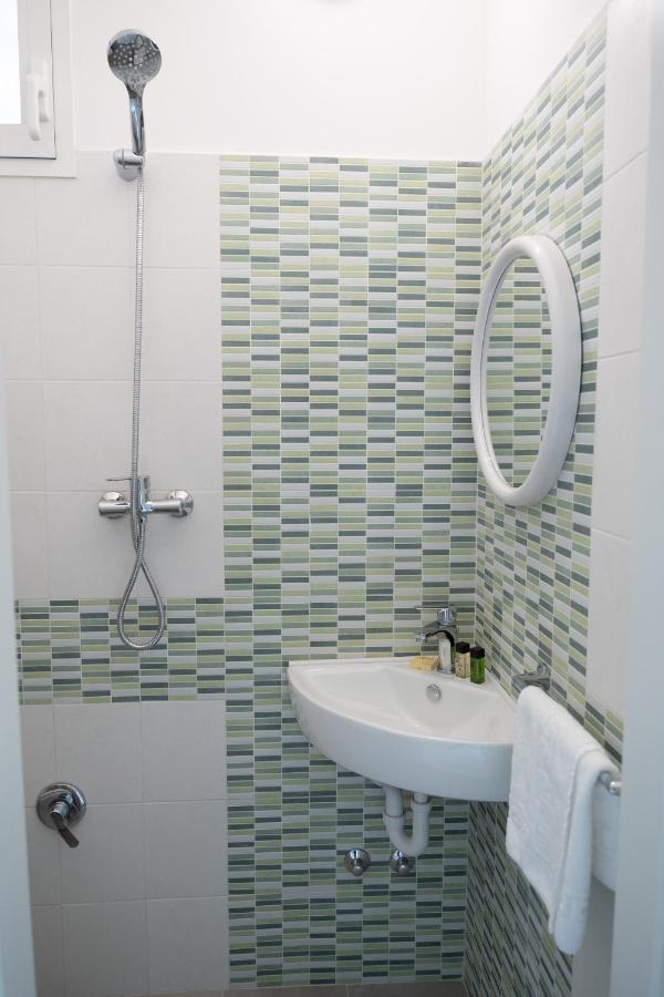 Hotel The Sea Римини Екстериор снимка